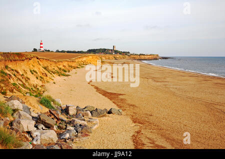 Une vue le long de la plage entre le panier vide et happisburgh, Norfolk, Angleterre, Royaume-Uni. Banque D'Images