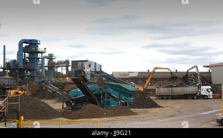 Site de recyclage de ferraille à Sims Metal Management de Smethwick, West Midlands. Banque D'Images