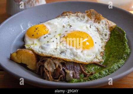 Le boeuf nourri à l'herbe au foyer restaurant de hachage, East Village, New York Banque D'Images