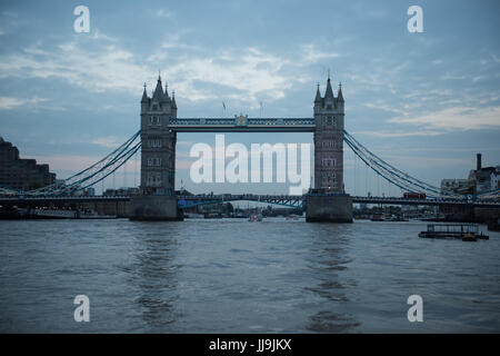 Londres, Royaume-Uni, vue sur le Tower Bridge Banque D'Images