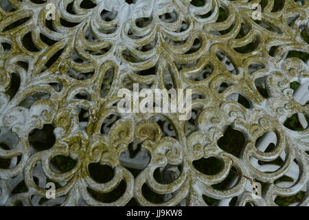 Close up of aluminium laqué blanc meubles de jardin en plein air les modes de défilement re Banque D'Images