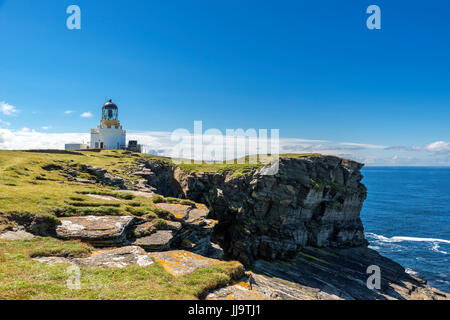 Le phare sur les Brough de Birsay, Orkney, continentale, Ecosse, Royaume-Uni Banque D'Images