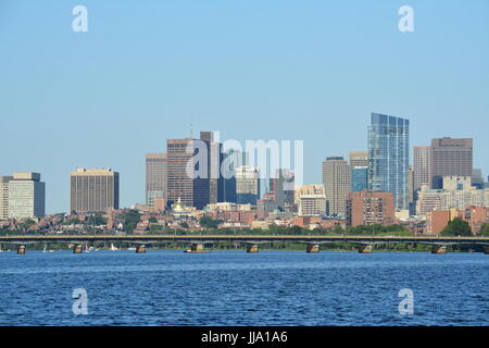 Le centre-ville de Boston Skyline et Beacon Hill vu de la Charles River, dans le Massachusetts, New England Banque D'Images