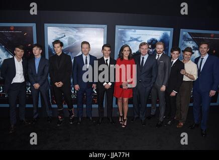 New York, NY, USA. 18 juillet, 2017. Cillian Murphy, Barry Keoghan, Harry Styles, Kenneth Branagh, Fionn Whitehead, Emma Thomas, Christpher Nolan, Jack Lowden, Aneurin Barnard, Mark Rylance, James D'Arcy au niveau des arrivées pour Dunkerque Premiere, AMC Loews Lincoln Square 13, New York, NY 18 juillet 2017. Credit : Derek Storm/Everett Collection/Alamy Live News Banque D'Images