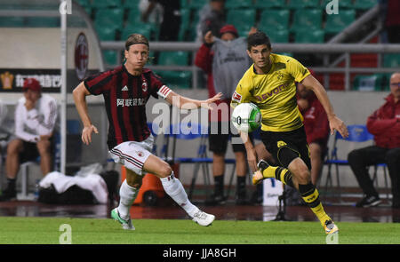 Guangzhou, Guangzhou, Chine. 18 juillet, 2017. Guangzhou, Chine - 18 juillet 2017 : (usage éditorial uniquement. Chine OUT) Borussia Dortmund bat l'AC Milan 3-1 lors de la Coupe des Champions internationaux à Guangzhou, province du Guangdong en Chine du sud, le 18 juillet 2017. Crédit : SIPA Asie/ZUMA/Alamy Fil Live News Banque D'Images