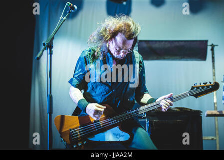 Fabriano, Italie. 18 juillet, 2017. Einstürzende Neubauten live au Festival des fleurs 2017 à Collegno Photo : Alessandro Bosio/Alamy Live News Banque D'Images