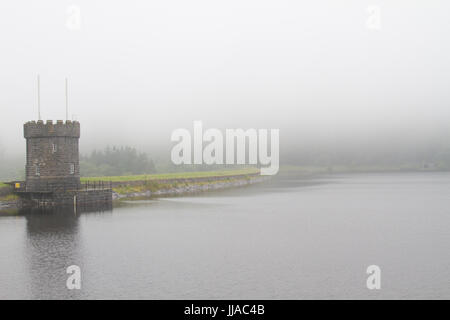 Réservoir Cantref, Brecon Beacons, South Wales, UK. 19 juillet, 2017. UK : météo Brouillard et bruine sévère aujourd'hui après la dernière nuit de tempête. Crédit : Andrew Bartlett/Alamy Live News Banque D'Images