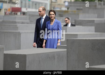 Berlin, Deutschland. 19 juillet, 2017. Der britische Prinz William und seine Frau, Herzogin Kate, besuchen am 19.07.2017 das Holocaust Mahnmal à Berlin. Foto : Kay Nietfeld/dpa/Alamy Live News Banque D'Images