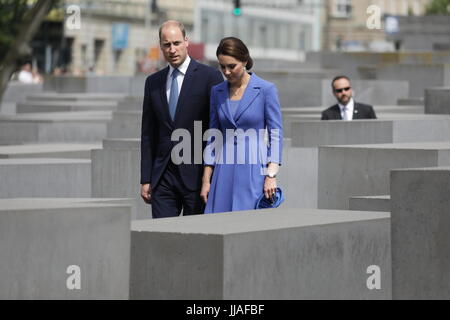 Berlin, Deutschland. 19 juillet, 2017. Der britische Prinz William und seine Frau, Herzogin Kate, besuchen am 19.07.2017 das Holocaust Mahnmal à Berlin. Foto : Kay Nietfeld/dpa/Alamy Live News Banque D'Images