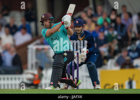 Londres, Royaume-Uni. 19 juillet, 2017. Aaron Finch pour Surrey au bâton contre Essex en la NatWest T20 Blast match à la Kia Oval. Crédit : David Rowe/Alamy Live News Banque D'Images