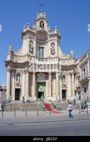 Catane, Italie - 3 juillet 2017 : La Basilique della Collegiata (aussi connu sous le nom de Santa Maria dell'Elemosina) dans le centre-ville de la capitale de la Sicile, Banque D'Images