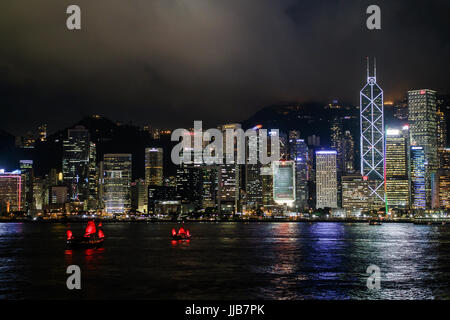 Image dynamique de Victoria Harbour, hong kong at night Banque D'Images
