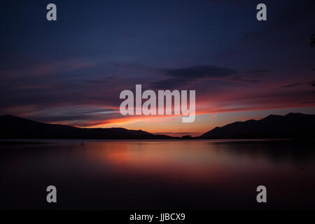 La temporisation sur Derwent Water et l'Ashness gate Landing Stage avant tonights orages attendus Banque D'Images