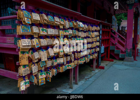 HAKONE, JAPON - Juillet 02, 2017 : EMA à Le Temple Kiyomizu-dera. EMA sont de petites plaques de bois sur lesquelles les fidèles shintoïstes écrire leurs prières ou souhaits. Banque D'Images