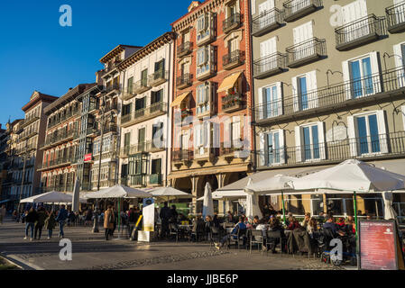 Personnes sur la Plaza del Castillo à Pampelune, Espagne, Europe, Camino de Santiago. Banque D'Images