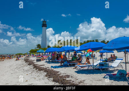 Plage de Cape Florida Light, la plus ancienne structure dans le comté de Miami-Dade à Bill Baggs Cape Florida dans State Park sur l'île d'Biscatne Banque D'Images