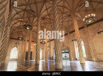 VALENCIA, Espagne - 24 juillet 2017 : La Llotja de la Seda de Valence est un édifice civil de style gothique et est la principale attraction touristique. Banque D'Images