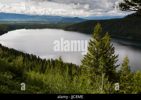 Les nuages de tempête sur le lac Phelps construction et Jackson Hole, vu depuis le lac Phelps donnent sur. Parc National de Grand Teton, Wyoming Banque D'Images