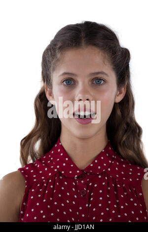 Portrait de surpris teenage Girl standing against white background Banque D'Images