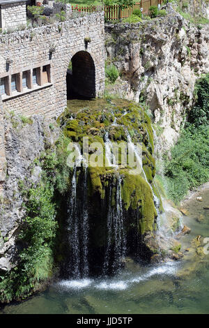 France, Lozere 48, St Chely du Tarn, Cascade dans les Gorges du Tarn. Banque D'Images