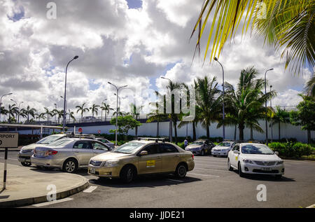 Mahebourg, Mauritius - Jan 3, 2017. Voitures au parking de Mahebourg, Mauritius. L'Ile Maurice, une île de l'Océan Indien, est connu pour sa plage Banque D'Images