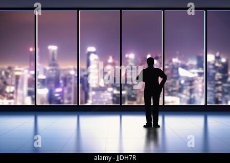 Vue arrière du businessman avec arrière-plan de bureau Banque D'Images