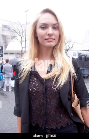 Maquillage professionnel beauty portrait de mannequin Candice Swanepoel lors de la Fashion Week de New York Banque D'Images