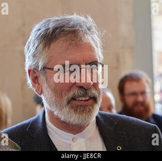 Gerry Adams, chef du parti politique irlandais Sinn Fein, vu à Dublin, Irlande. Banque D'Images