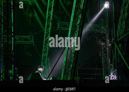 NOVI SAD, SERBIE - Juillet 7, 2017 : DJ Robin Schulz sur scène au cours de l'édition 2017 du festival Exit Photo de Robin Schulz sur scène pour hi Banque D'Images