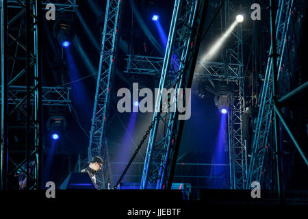 NOVI SAD, SERBIE - Juillet 7, 2017 : DJ Robin Schulz sur scène au cours de l'édition 2017 du festival Exit Photo de Robin Schulz sur scène pour hi Banque D'Images