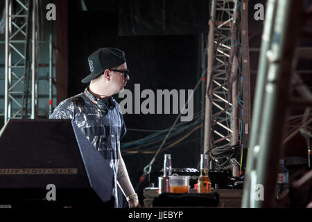 NOVI SAD, SERBIE - Juillet 7, 2017 : DJ Robin Schulz sur scène au cours de l'édition 2017 du festival Exit Photo de Robin Schulz sur scène pour hi Banque D'Images