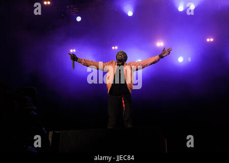 NOVI SAD, SERBIE - Juillet 8, 2017 : Jae Murphy, Jason Derülo's DJ, aux spectacles de la scène principale du festival de sortie lors de l'édition 2017 Photo de Jae Murphy, Banque D'Images