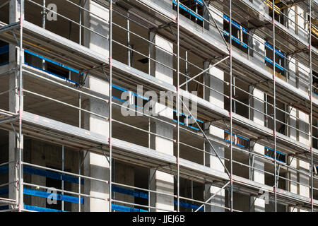 Site de construction, l'échafaudage sur la façade de l'immeuble Banque D'Images