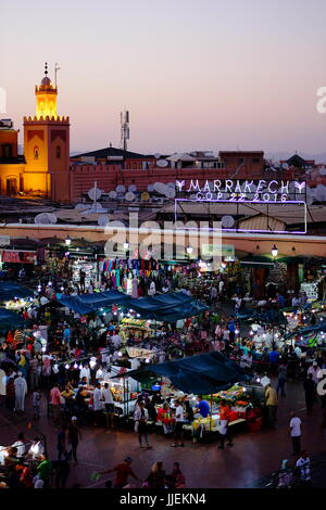 Médina de Marrakech, Maroc la nuit, Banque D'Images