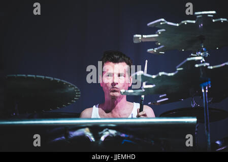 Fabriano, Italie. 18 juillet, 2017. Einstürzende Neubauten live au Festival des fleurs en 2017, en Italie. Collegno Credit : Alessandro Bosio/Pacific Press/Alamy Live News Banque D'Images