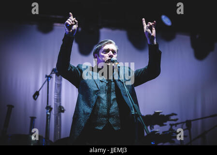 Fabriano, Italie. 18 juillet, 2017. Einstürzende Neubauten live au Festival des fleurs en 2017, en Italie. Collegno Credit : Alessandro Bosio/Pacific Press/Alamy Live News Banque D'Images