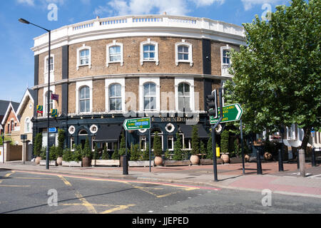Le Roundhouse pub, Wandsworth, Londres, Angleterre, Royaume-Uni Banque D'Images