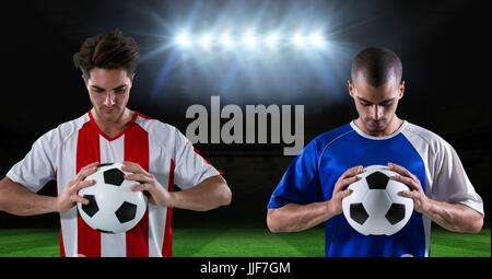 Digital composite de joueurs de football avec le ballon chacun dans le domaine Banque D'Images