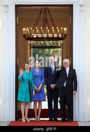 Le duc et la duchesse de Cambridge rencontrez Président de la République fédérale d'Allemagne Frank-Walter Steinmeier et son épouse Elke Buedenbender jardins au château de Bellevue à Berlin. Banque D'Images