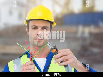 Digital composite de l'électricien avec câbles de fils sur chantier Banque D'Images