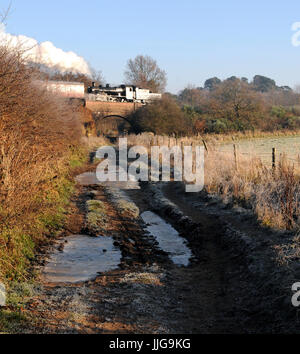 '46443' près de l'arrêt de tir avec une Arley - Kidderminster Town Santa spécial, Severn Valley Railway. Banque D'Images