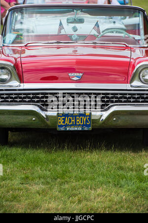 1959 Ford Fairlane dans Rally des géants american car show, Blenheim Palace, Oxfordshire, Angleterre. Classic vintage American car Banque D'Images