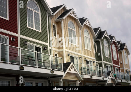 Rangée de maisons résidentielles colorés à Summerside, Prince Edward Island, Canada Banque D'Images