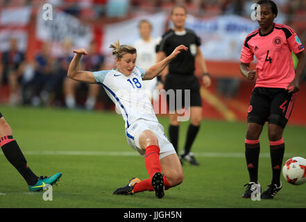 Ellen White de l'Angleterre ses scores du côté troisième but du jeu au cours de l'UEFA Women's Euro 2017, GROUPE D match à Stadion Galgenwaard, Utrecht. Banque D'Images