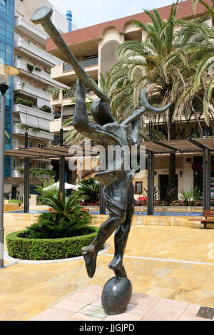 MARBELLA, Andalousie/ESPAGNE - 6 juillet : Mercurio Statue par Salvador Dali à Marbella Espagne le 6 juillet 2017 Banque D'Images