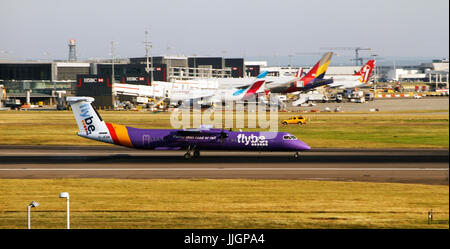 G-JEDM - Bombardier Dash 8 Q400 - Flybe Bombardier Dash 8 l ou Q-Series, précédemment connu sous le nom de de Havilland Canada DHC-8 Dash 8 ou, s'agit d'une série o Banque D'Images