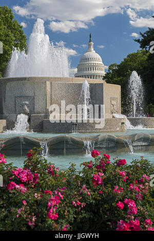 Washington, DC - La Fontaine du Sénat dans la Sénat Parc près du Capitole. Banque D'Images