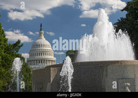 Washington, DC - La Fontaine du Sénat dans la Sénat Parc près du Capitole. Banque D'Images