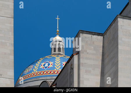 Washington, DC - La basilique du Sanctuaire national de l'Immaculée Conception. C'est la plus grande église catholique en Amérique du Nord. Banque D'Images