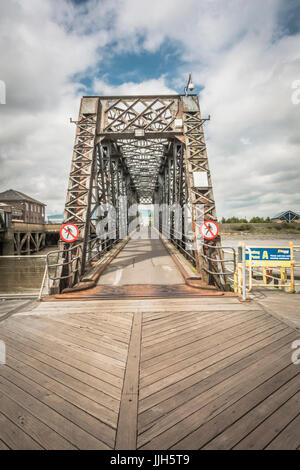 Service de ferry pour passagers de Tilbury sur la Tamise, Essex, Royaume-Uni Banque D'Images